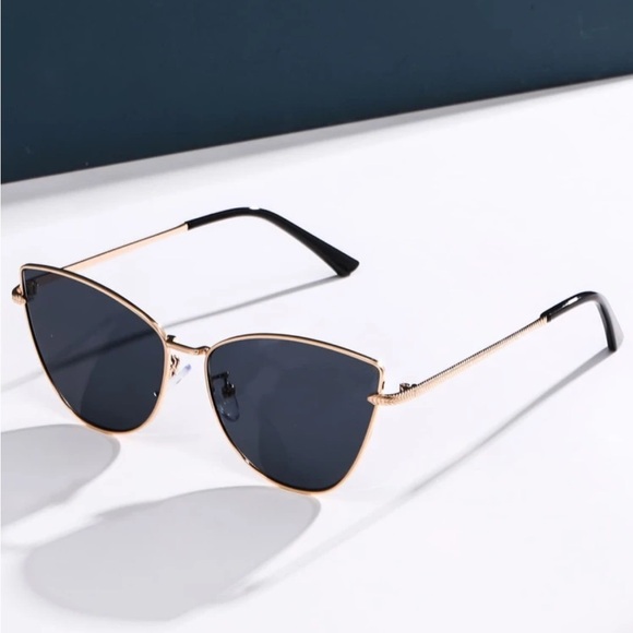 Sunglasses - Picture 4 of 6